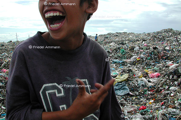 WIRTSCHAFT / ECONOMY - Abfall, Recycling - Smokey Mountain Müllberge / Pile of Rubbish - Metro Manila, Philippinen