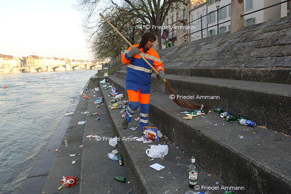  WIRTSCHAFT / ECONOMY - Abfall, Recycling - Littering, Kleinbasler Rheinufer 