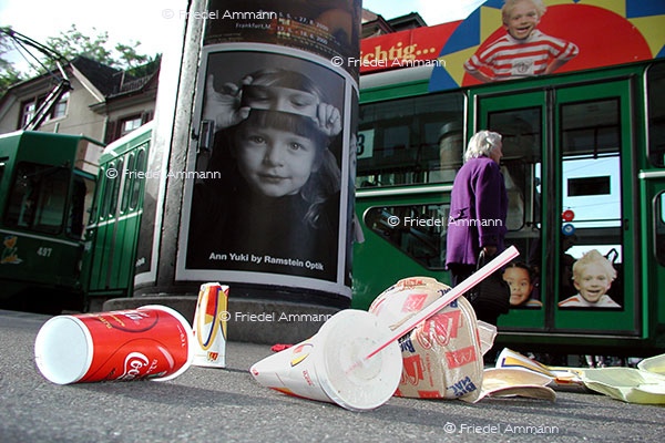 WIRTSCHAFT / ECONOMY - Abfall, Recycling – Wohlstandsverwahrlosung / Prosperity Waywardness, Basel