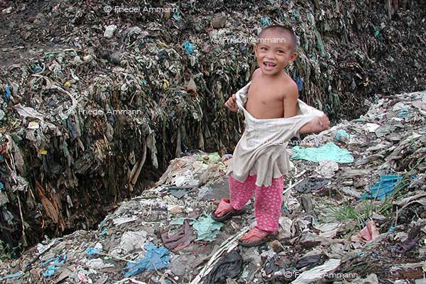 WIRTSCHAFT / ECONOMY - Abfall, Recycling - Payatas Müllberge / Pile of Rubbish - Metro Manila, Philippinen