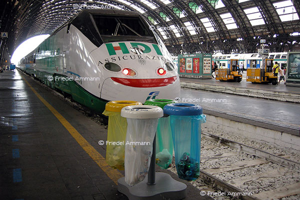 WIRTSCHAFT / ECONOMY - Abfall, Recycling - Italien trennt den Müll / Italy separates waste