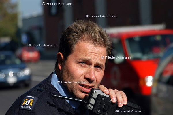 WIRTSCHAFT / ECONOMY - Service Public – Polizei / Police