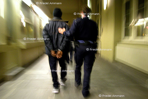 WIRTSCHAFT / ECONOMY - Service Public – Grenzpolizei / Border Control - Badischer Bahnhof, Basel