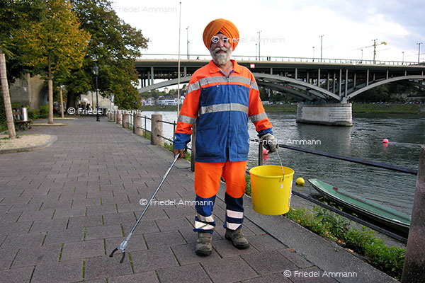WIRTSCHAFT / ECONOMY - Service Public – Strassenreinigungsmann / Street Cleaning, Basel