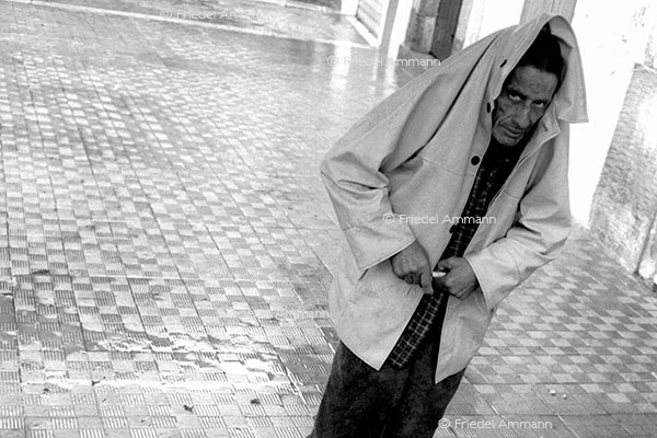 WIRTSCHAFT / ECONOMY - Armut / Poverty - Italia