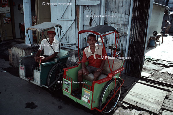 WIRTSCHAFT / ECONOMY - Armut / Poverty - Indonesien