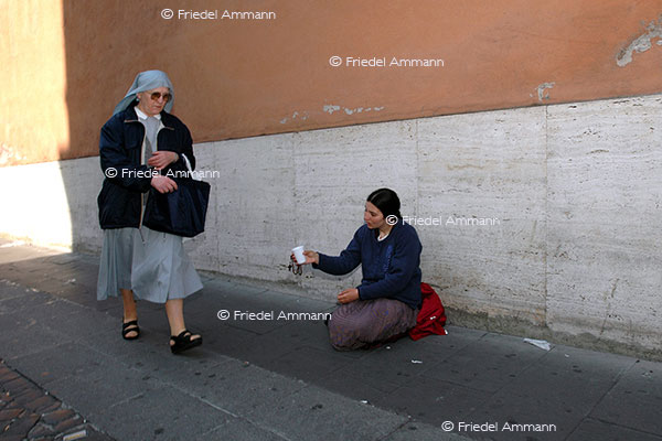 WIRTSCHAFT / ECONOMY - Armut / Poverty - Rom, Italia