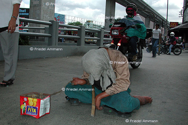 WIRTSCHAFT / ECONOMY - Armut / Poverty - Cubao Place - Metro Manila, Philippinen