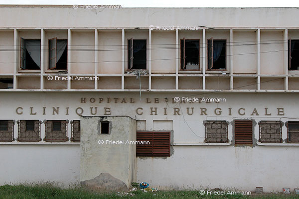 WIRTSCHAFT / ECONOMY - Armut / Poverty - Dakar, Senegal
