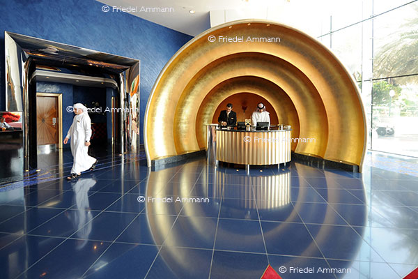 WIRTSCHAFT / ECONOMY - Luxus / Luxury - Fünfsterne / Fivestar Hotel Burj al Arab, Dubai 