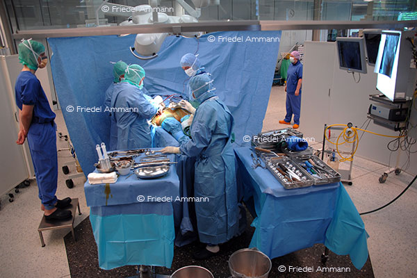 WISSEN - Schulmedizin - Operationssaal, OP